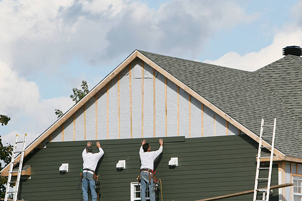 Professional Wood Siding technician working in Fort Lee, NJ